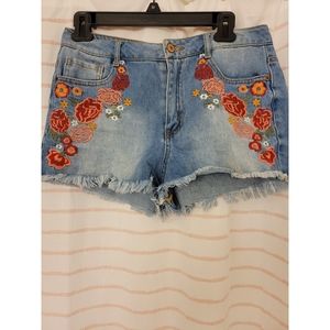 Jean flower embroidery shorts